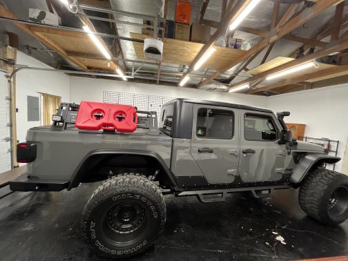 Photo 2 of 11 of 2020 Jeep Gladiator Sport S