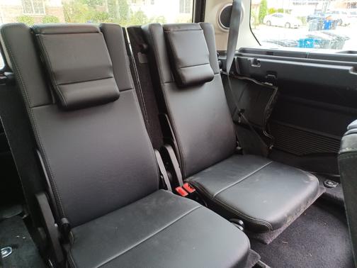 Photo 6 of 6 of 2011 Land Rover LR4 HSE