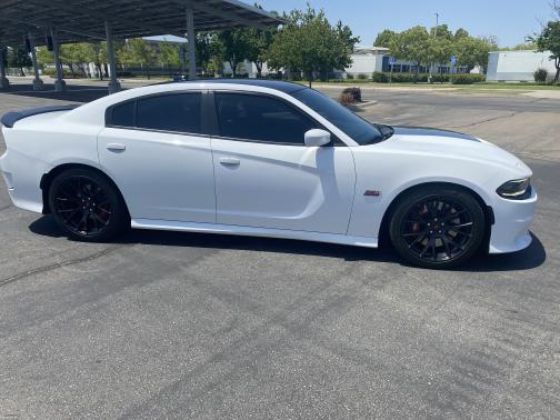 Photo 2 of 21 of 2018 Dodge Charger R/T Scat Pack