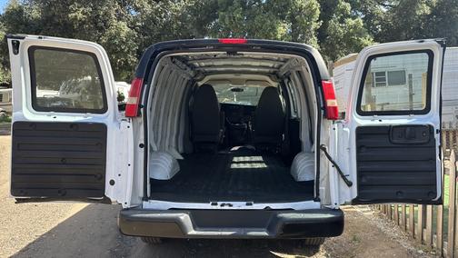 Photo 4 of 5 of 2011 GMC Savana 2500 Work Van