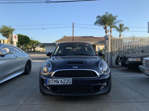 Photo 1 of 8 of 2012 MINI Cooper S Base