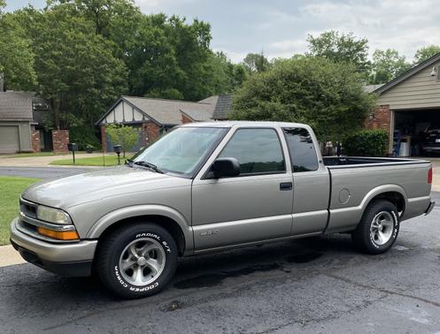 Photo 1 of 12 of 2002 Chevrolet S-10 LS Extended Cab