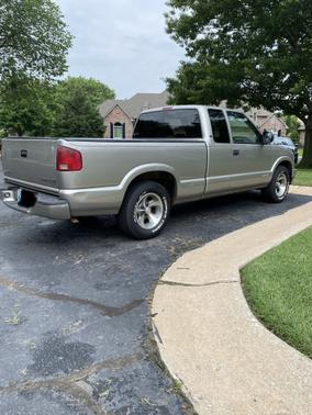 Photo 3 of 12 of 2002 Chevrolet S-10 LS Extended Cab