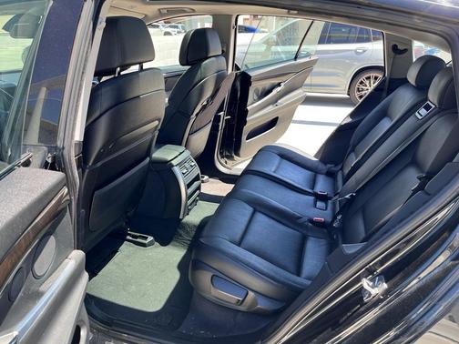 Photo 3 of 13 of 2011 BMW 550 Gran Turismo i