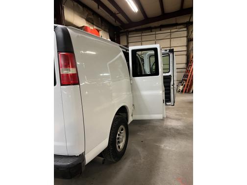 Photo 2 of 19 of 2009 Chevrolet Express 2500 Cargo