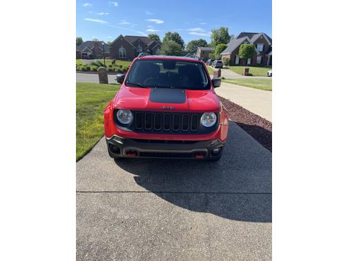 Photo 3 of 13 of 2018 Jeep Renegade Trailhawk