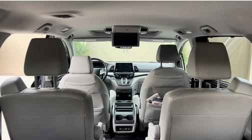 Photo 2 of 8 of 2018 Honda Odyssey Touring