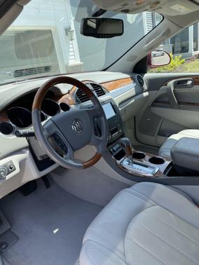 Photo 5 of 8 of 2012 Buick Enclave Leather