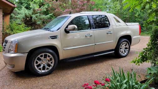 Photo 2 of 22 of 2011 Cadillac Escalade EXT Luxury