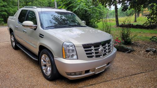 Photo 1 of 22 of 2011 Cadillac Escalade EXT Luxury