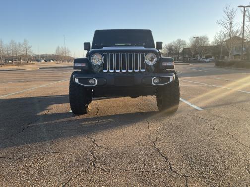 Photo 3 of 21 of 2019 Jeep Wrangler Unlimited Sahara
