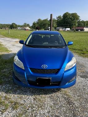 Photo 2 of 16 of 2010 Toyota Matrix Base