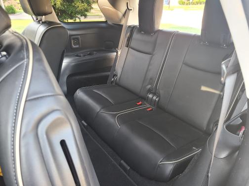 Photo 4 of 9 of 2017 INFINITI QX60 Base