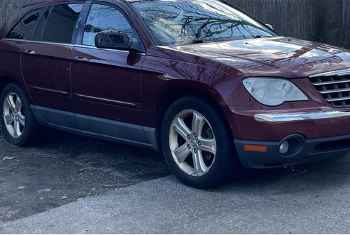 Photo 3 of 9 of 2007 Chrysler Pacifica Touring