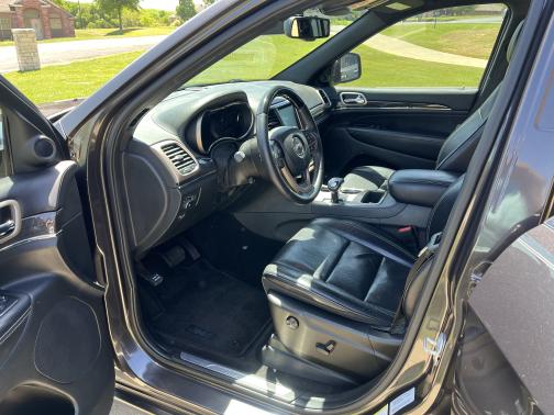 Photo 5 of 12 of 2015 Jeep Grand Cherokee Overland