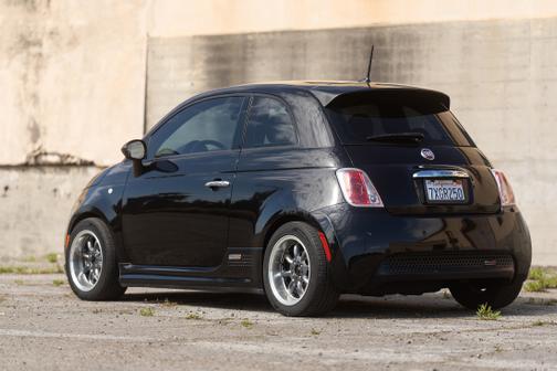 Photo 4 of 24 of 2013 FIAT 500e Battery Electric