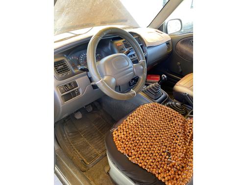 Photo 4 of 6 of 1999 Chevrolet Tracker Base