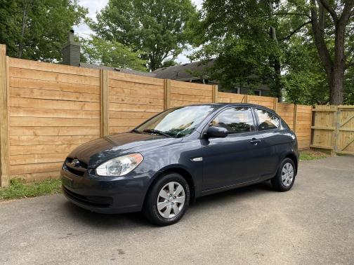 Photo 1 of 11 of 2010 Hyundai Accent GS