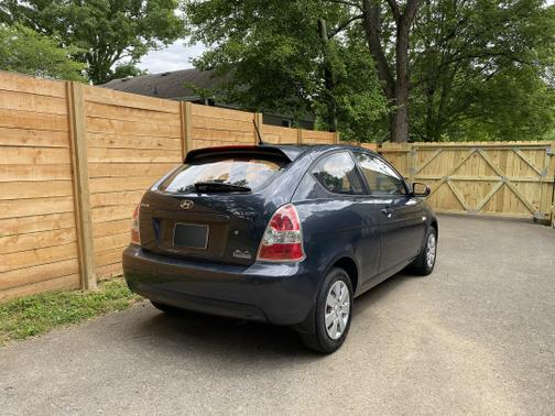 Photo 5 of 11 of 2010 Hyundai Accent GS