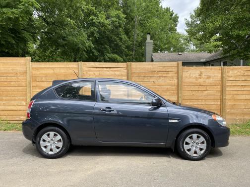 Photo 4 of 11 of 2010 Hyundai Accent GS
