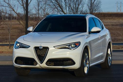 Photo 1 of 30 of 2020 Alfa Romeo Stelvio Ti