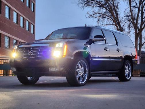 Photo 1 of 19 of 2007 Cadillac Escalade ESV Base