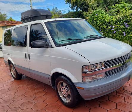 Photo 1 of 9 of 2003 Chevrolet Astro Base