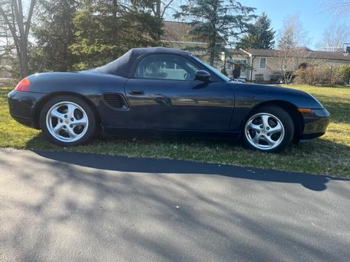 Photo 5 of 22 of 1999 Porsche Boxster Base
