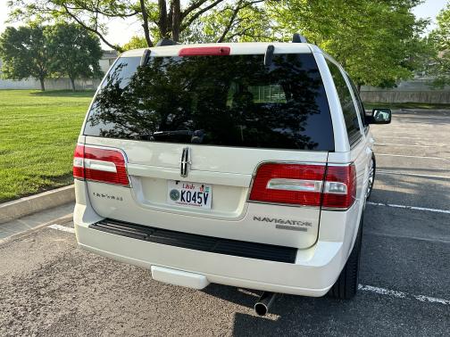 Photo 3 of 17 of 2008 Lincoln Navigator Base