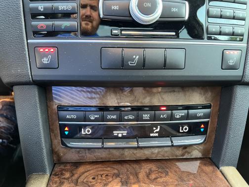 Photo 4 of 28 of 2011 Mercedes-Benz E-Class E 350 4MATIC
