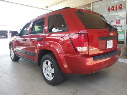 Photo 3 of 23 of 2005 Jeep Grand Cherokee Laredo