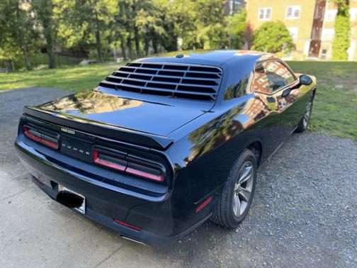 Photo 5 of 9 of 2015 Dodge Challenger SXT