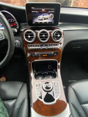 Photo 3 of 12 of 2018 Mercedes-Benz GLC 300 Base