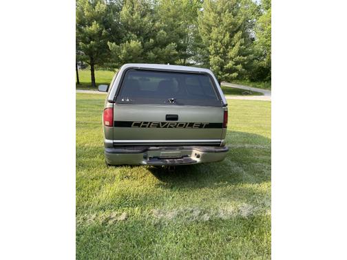 Photo 4 of 7 of 2001 Chevrolet S-10 LS
