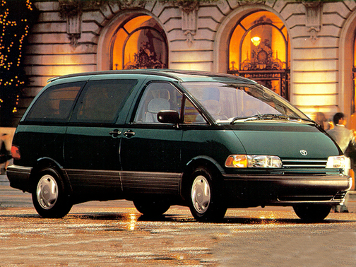 Toyota Previa  Chiếc đĩa bay cũ kỹ kỳ dị